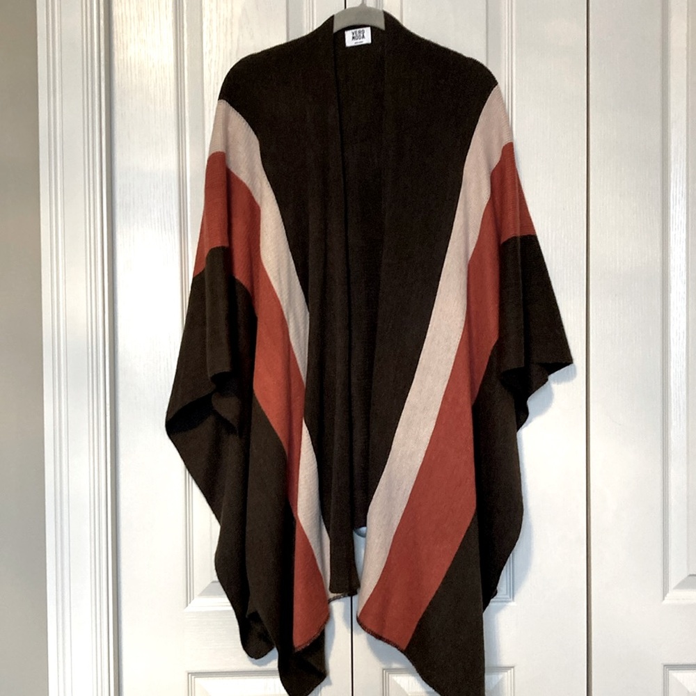 NWOT Vero Moda dark brown, rust, cream cape. One size